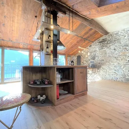 Romantic Stone With Amazing View Of And Oleandra * 拉利奥