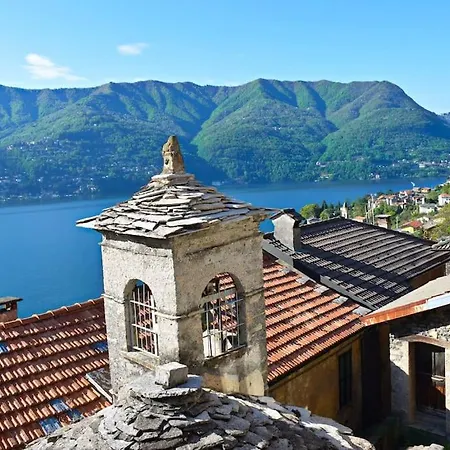 Romantic Stone With Amazing View Of And Oleandra 拉利奥