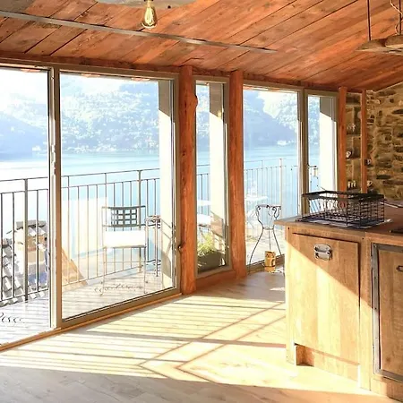 Romantic Stone With Amazing View Of And Oleandra * 拉利奥