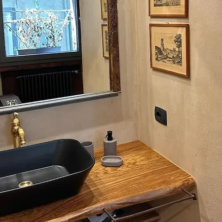 Casa vacanze Romantic Stone With Amazing View Of And Oleandra Laglio