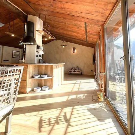 Hébergement de vacances Romantic Stone With Amazing View Of And Oleandra *