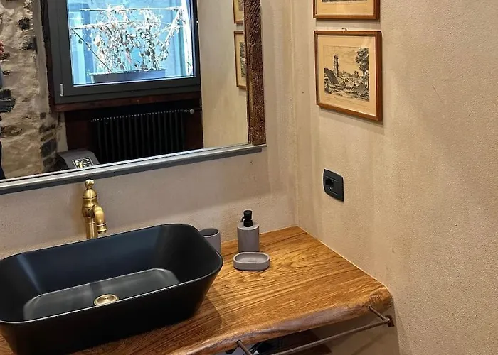 Holiday home Romantic Stone With Amazing View Of And Oleandra Laglio