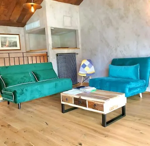 Romantic Stone With Amazing View Of And Oleandra * Laglio