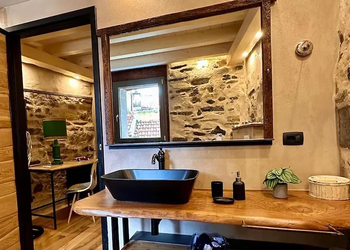 Romantic Stone With Amazing View Of And Oleandra Holiday home Laglio