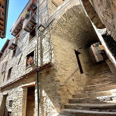 بيت للعطل Romantic Stone With Amazing View Of And Oleandra لاليو