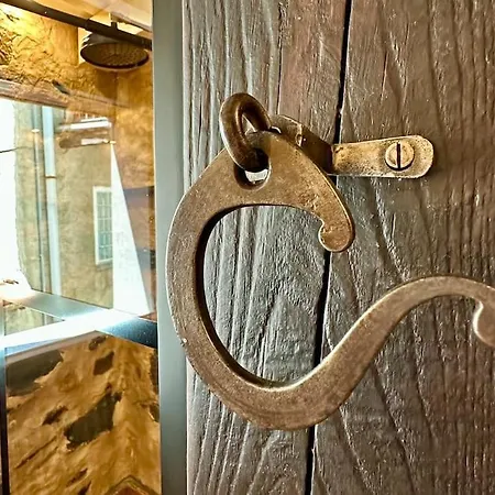 Romantic Stone With Amazing View Of And Oleandra Prázdninový dům