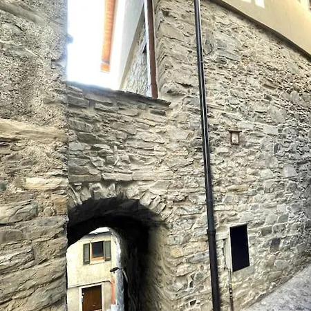Romantic Stone With Amazing View Of And Oleandra Сasa de vacaciones Laglio