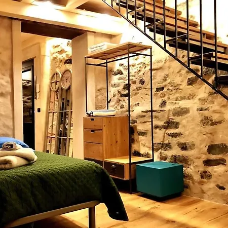 Сasa de vacaciones Romantic Stone With Amazing View Of And Oleandra