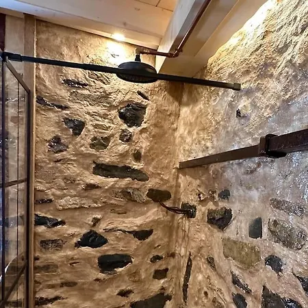 Сasa de vacaciones Romantic Stone With Amazing View Of And Oleandra Laglio