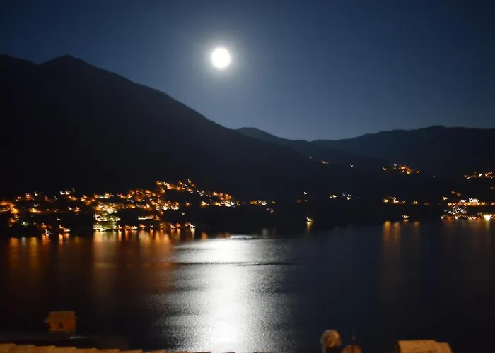 Romantic Stone With Amazing View Of And Oleandra Semesterbostad