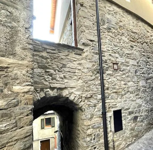 Romantic Stone With Amazing View Of And Oleandra Semesterbostad Laglio