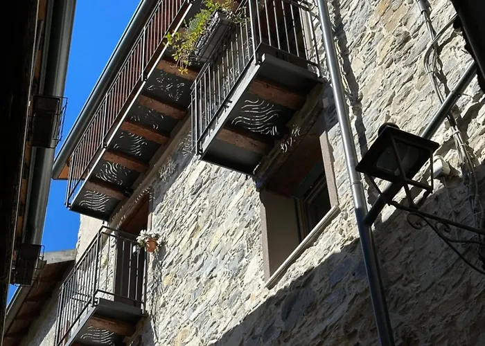 Romantic Stone With Amazing View Of And Oleandra Semesterbostad Laglio